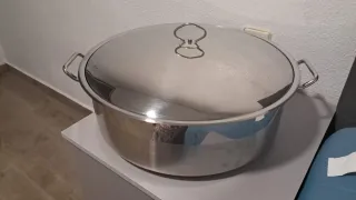 Olla grande de metal, nueva sin utilizar