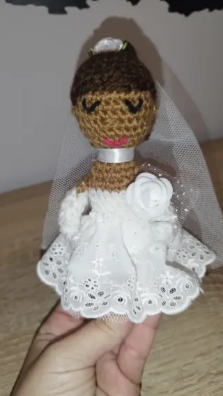 Novia de croché hecha a mano