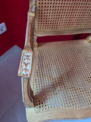 Butaca clásica de madera y rejilla