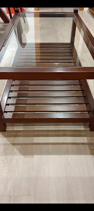 Mesa de centro de madera y cristal