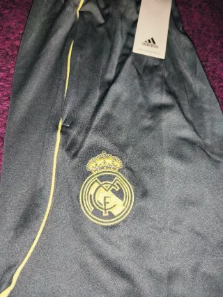 Chándal Real Madrid Adidas Negro y Amarillo 25/26