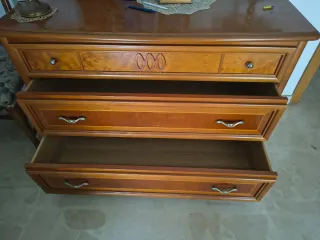 Cajonera de madera para dormitorio