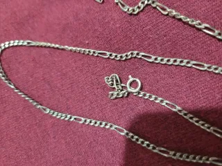 Cadena chapada en oro