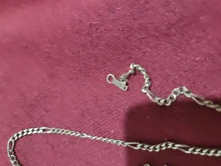 Cadena chapada en oro