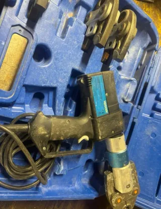 Prensadora multicapa Uponor