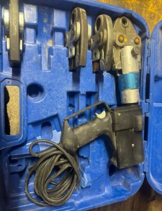 Prensadora multicapa Uponor