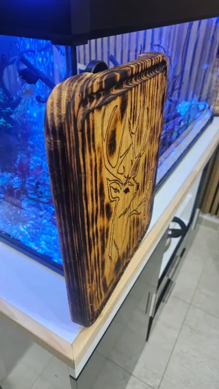 Tabla de cortar madera con ciervo