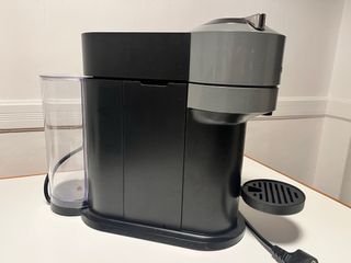 Cafetera Nespresso Vertuo Gris