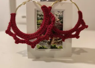 Pendientes Aro Dorado Bordado burdeos