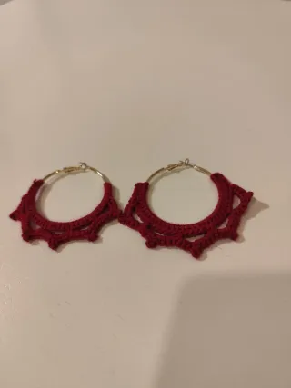 Pendientes Aro Dorado Bordado burdeos
