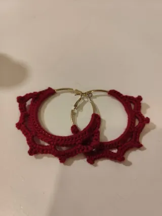 Pendientes Aro Dorado Bordado burdeos