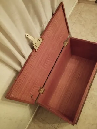 Arcón de madera antiguo labrado