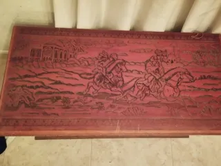 Arcón de madera antiguo labrado