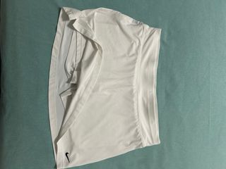 Falda deportiva Nike blanca