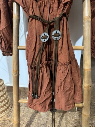 Vestido romano con cinturón ZARA