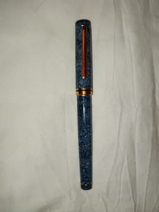 Penna Stilografica Blu Marmo e doratura