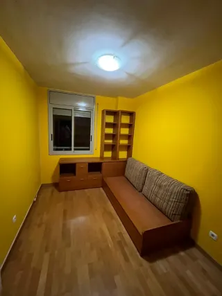 Mueble de habitación con cama y cajones