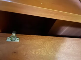 Mueble de habitación con cama y cajones