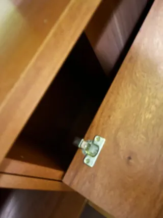 Mueble de habitación con cama y cajones