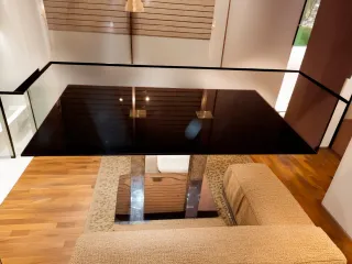 Mesa de  comedor cristal negro .