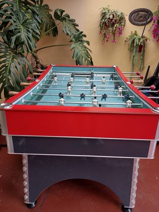 Futbolín profesional rojo y negro