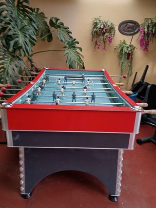 Futbolín profesional rojo y negro