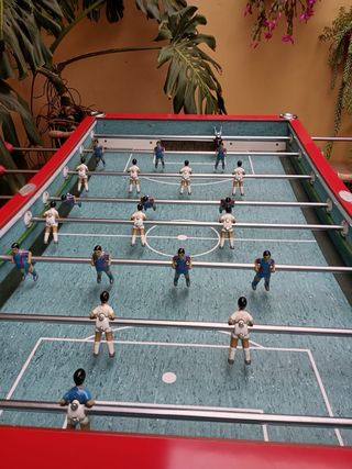 Futbolín profesional rojo y negro