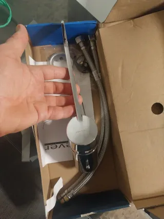 se vende  tres grifos 100€ los tres están nuevos