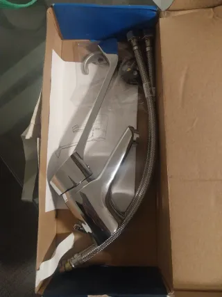 se vende  tres grifos 100€ los tres están nuevos