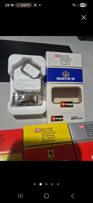 Llaveros Burago Ferrari y Bugatti