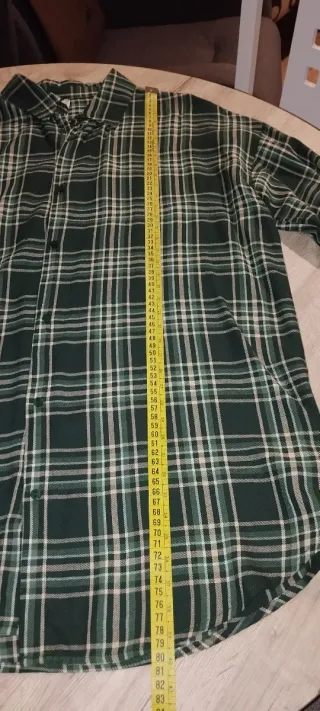 Camisa de cuadros verde,pone S equivale L