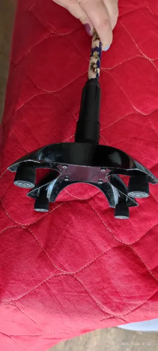 Bastón mujer ajustable con base de 4 patas