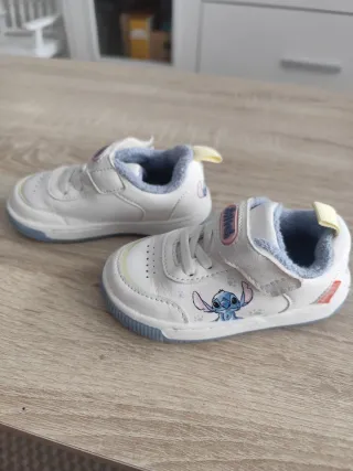 Zapatillas Blancas Stitch