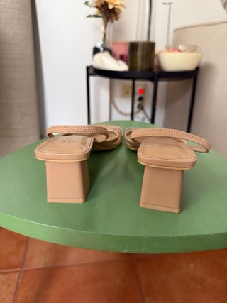 Sandalias H&M nude tacón cuadrado