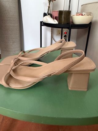 Sandalias H&M nude tacón cuadrado