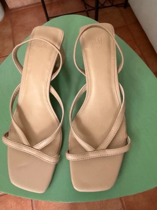 Sandalias H&M nude tacón cuadrado