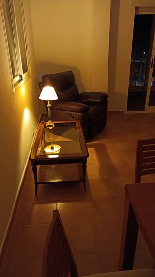 Mesita de madera  con vidrio