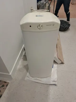 Termo Eléctrico Negarra 75L Vertical 2000W