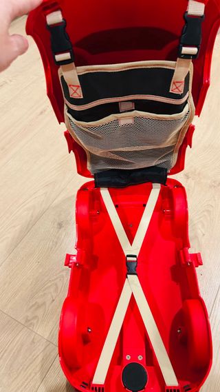 Maleta infantil con forma de coche rojo