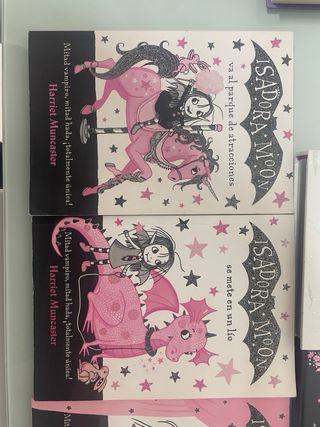 SE VENDE COLECCIÓN DE LIBROS DE ISADORA MOON