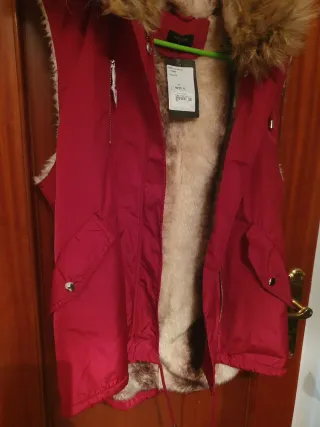 Chaleco mujer con capucha y pelo