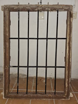 Reja antigua para ventana