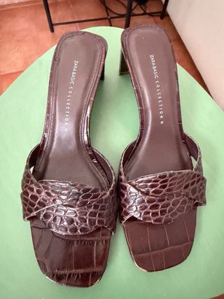 Sandalias Zara tacón marrón efecto piel