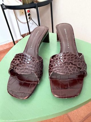 Sandalias Zara tacón marrón efecto piel