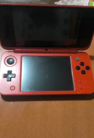 Nuovo Nintendo 2DS Edizione Pokeball + giochi