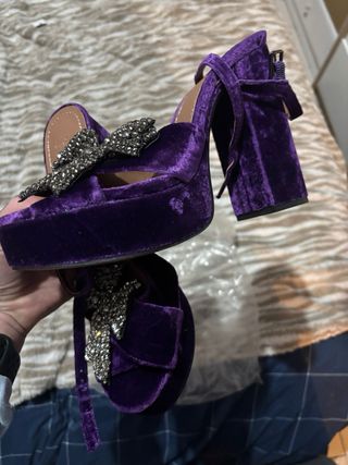 Zapato tacón Zara morado lazo pedrería
