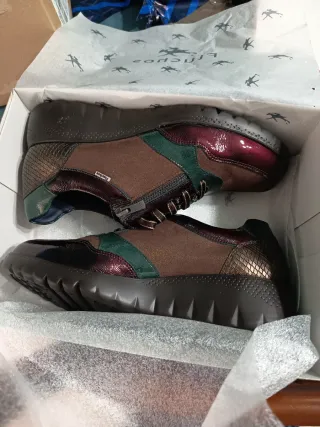 Zapatos Fluchos Marrones y Plateados