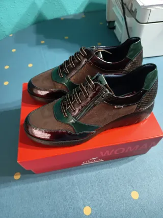 Zapatos Fluchos Marrones y Plateados