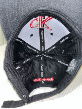 Gorra Calvin Klein CK Negra Roja