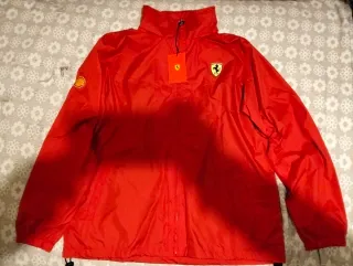 Chaqueta Ferrari Roja Shell.Cortavientos con gorro